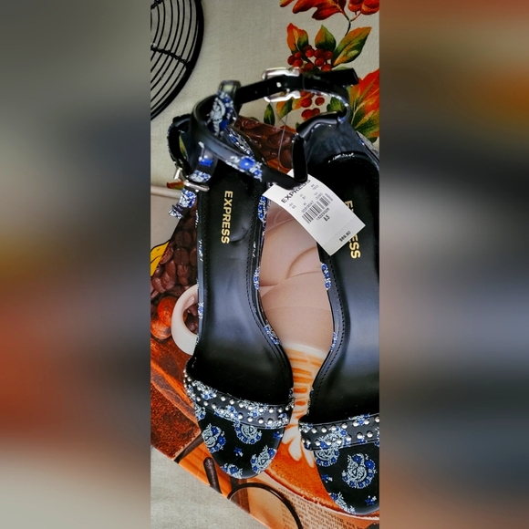 Express Open Toe Kitten Heels - Picture 2 of 8